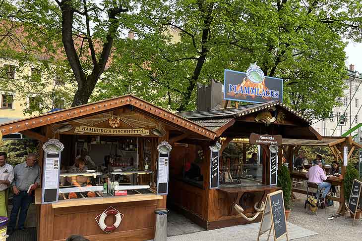 Auer Dult München 2023 auf dem Münchner Mariahilfplatz Hamburgs Fisch Hüttn (©Foto.Martin Schmitz)